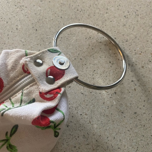 Women’s foldable cherry purse - Picture 2 of 6